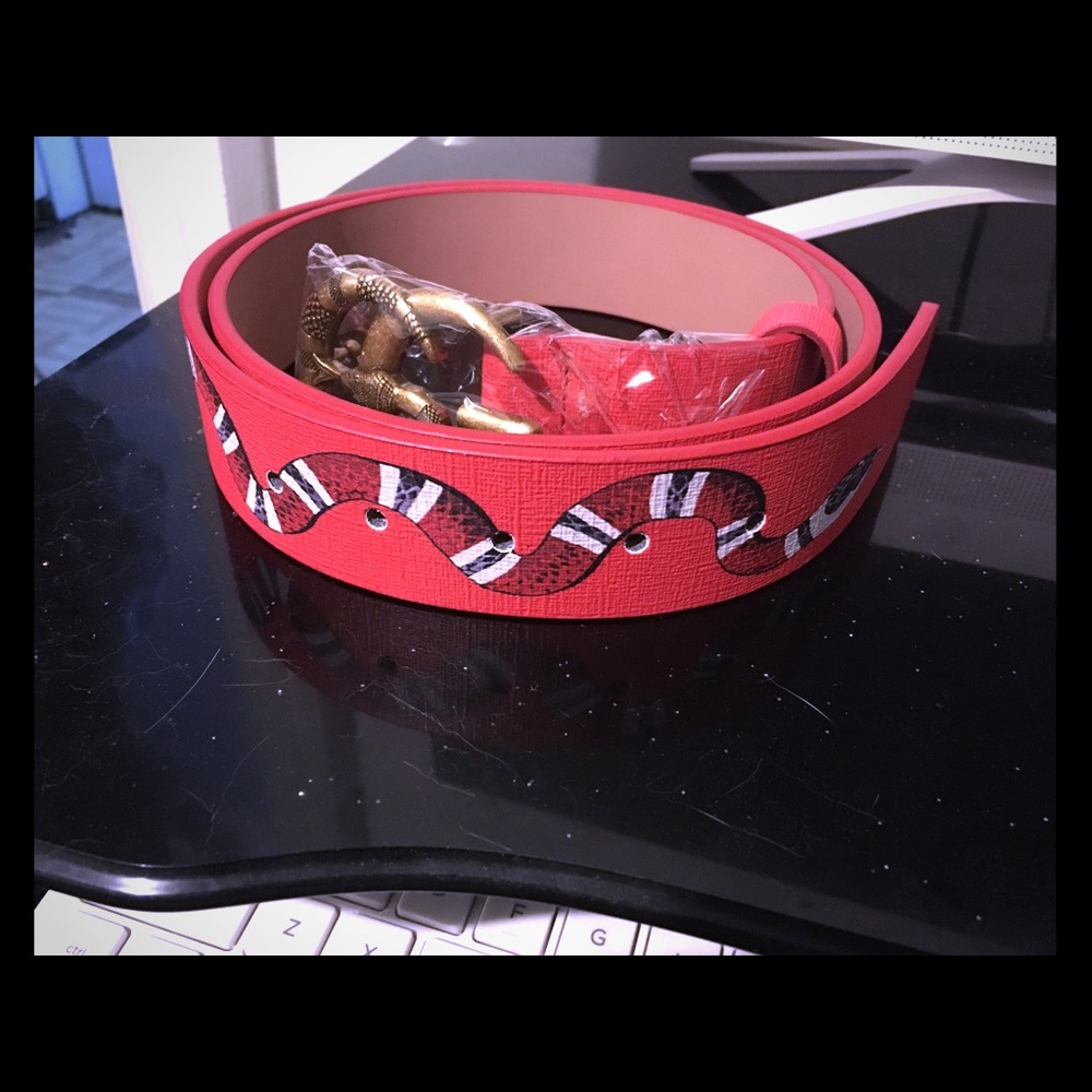Read designer  Gucci belt
